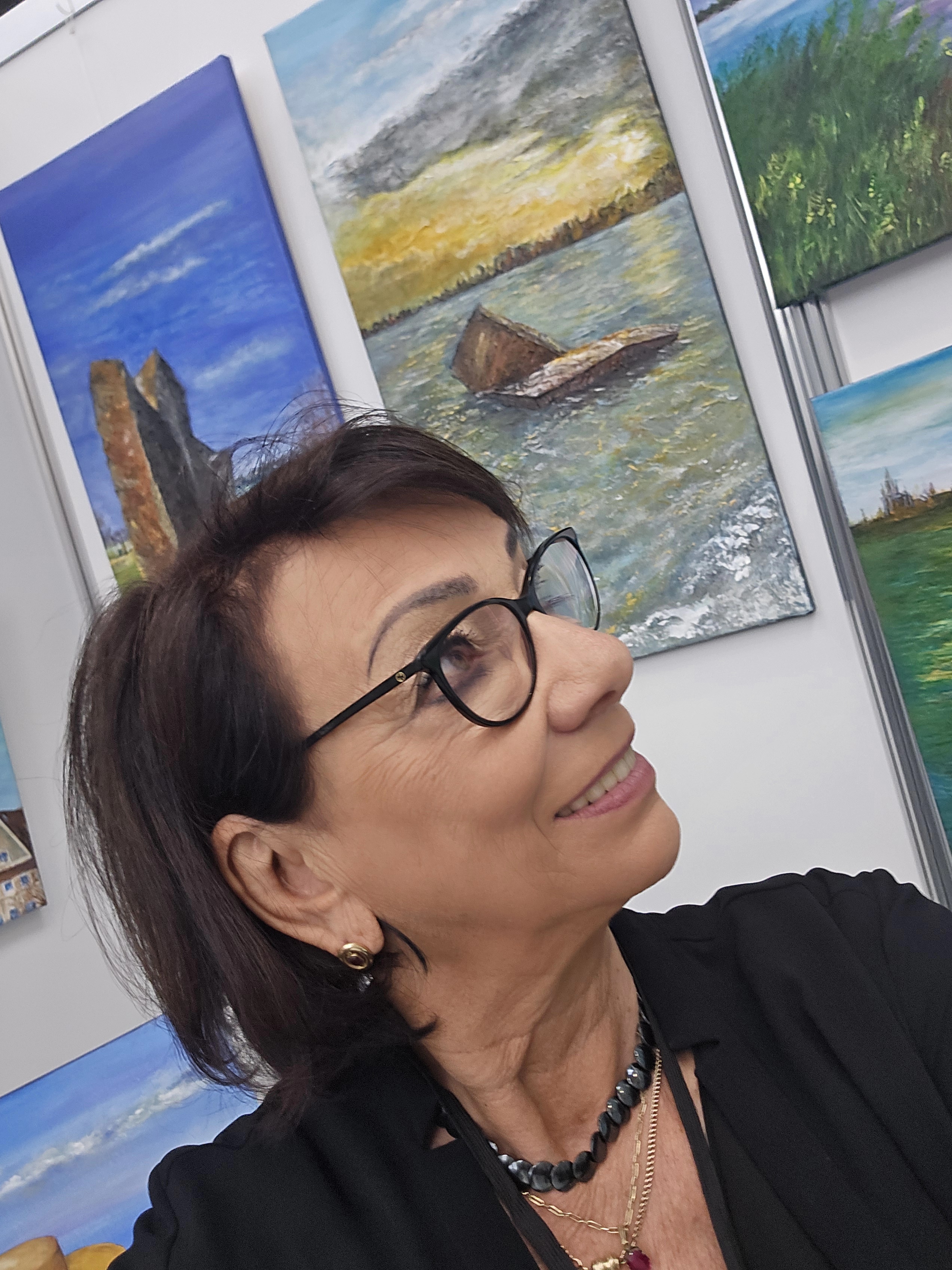 Heidrun bei einer Ausstellung